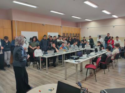 Откриване на STEM центъра в гимназията. Проектът е по програма на МОН, съфинансиран от бизнеса, както и с частни дарители. 1